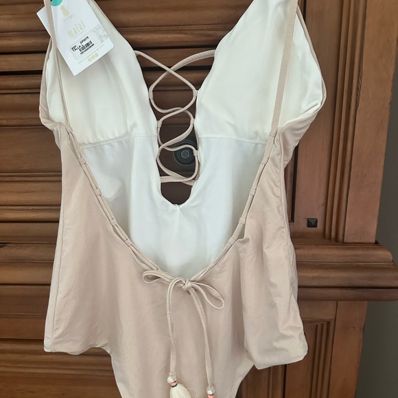 Chic Malai Women's One-Piece Swimsuit - Picture 2 of 3